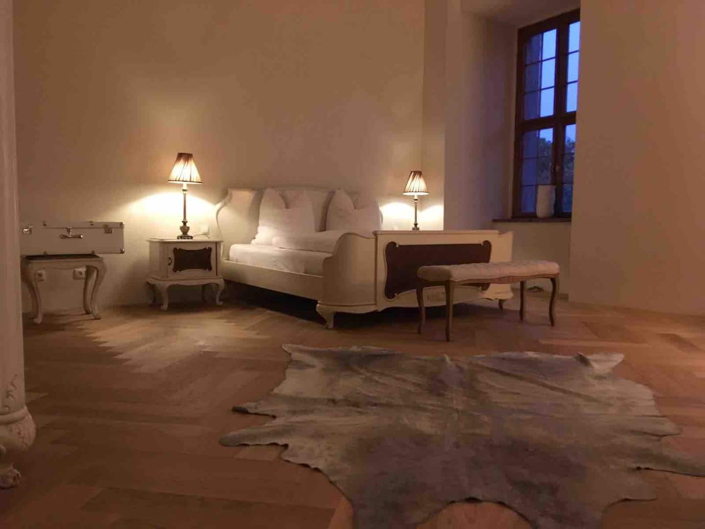 Gemütlich eingerichtetes Zimmer zum Übernachten in Brandis