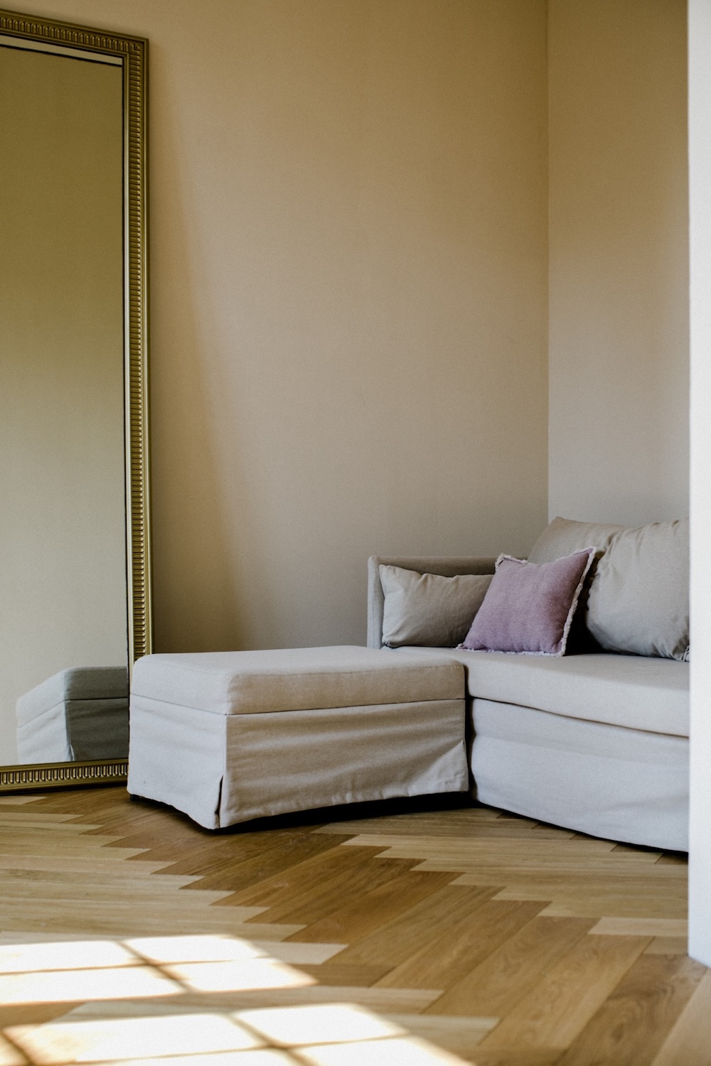 Stilvoll eingereichtetes Appartement mit Couch